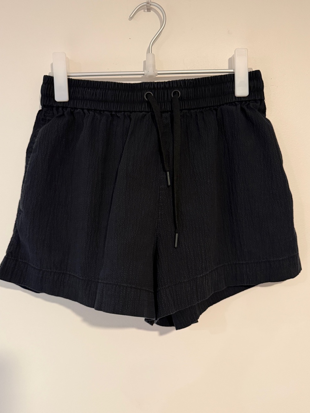 Everlane Black Seersucker Drawstring Women’s Shorts - Size Small